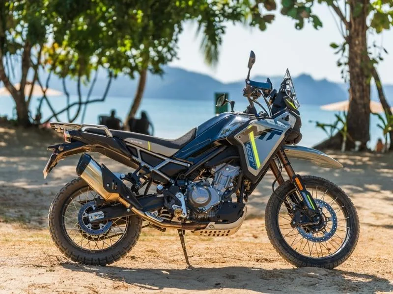 CFMoto 450MT TFT display with Bluetooth connectivity