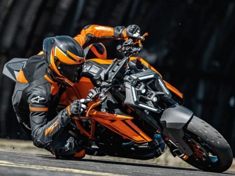 KTM 160 Duke TFT display and smart features