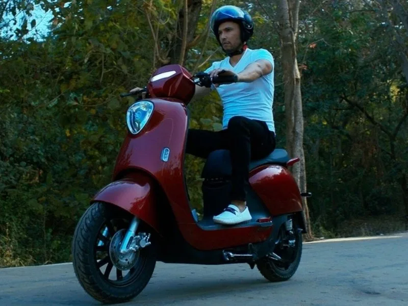 Liger X Electric Scooter TFT display with smart connectivity