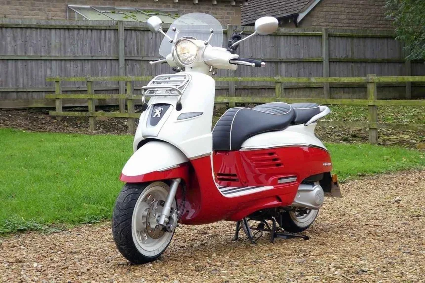 Peugeot Django 125 retro scooter with chrome finish