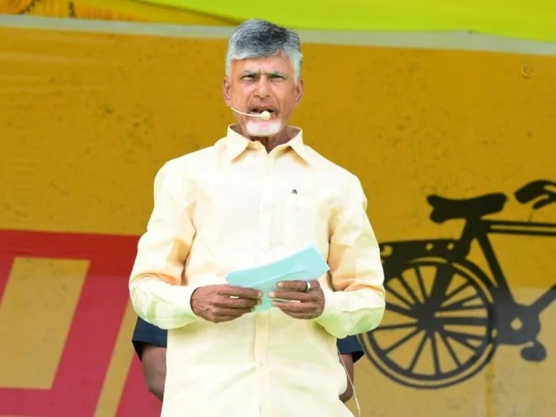 CM Naidu distributes financial aid to fishermen in Budagatlapalem