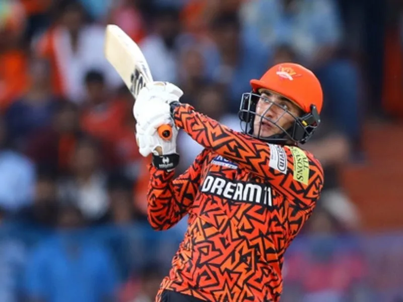 Action from RCB vs SRH IPL 2025 match where Abhishek Sharma’s six shattered a car windshield at Lucknow’s Ekana Stadium.