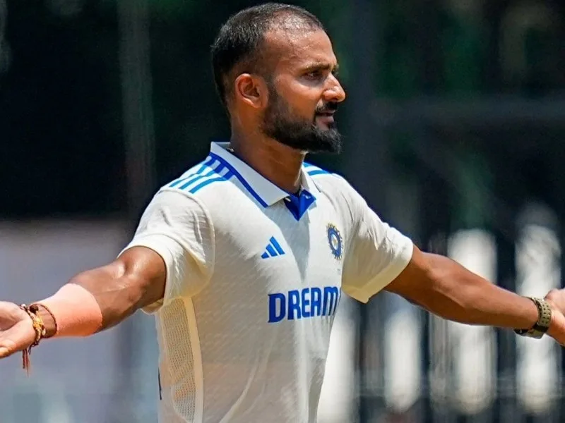 Akash Deep supporting LSG captain Rishabh Pant during IPL 2025 at Ekana Cricket Stadium.