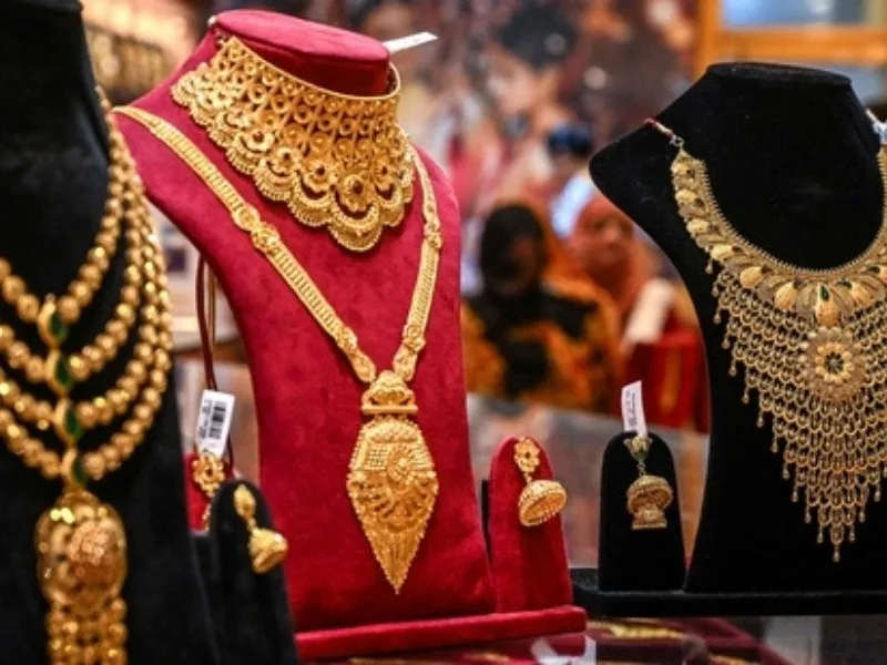 Gold jewelry showcasing price decline in Vijayawada and Vizag for 2025