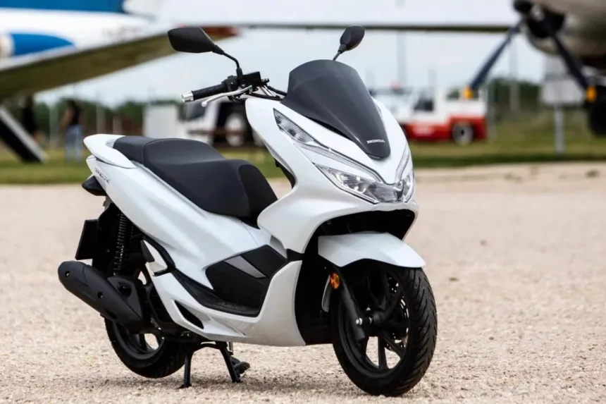Honda PCX 125 Hero White and Black