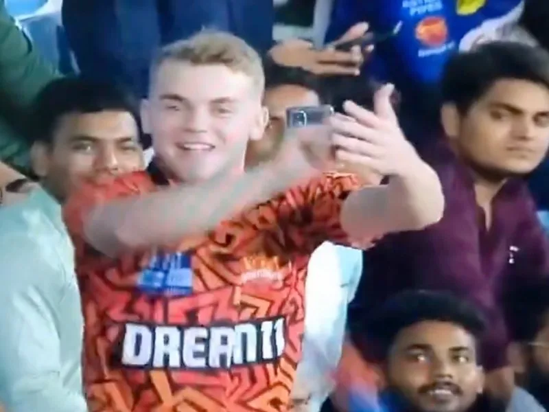 Jake Jeanings, Sam Curran’s doppelganger, celebrates in SRH jersey during LSG vs SRH IPL 2025 match at Ekana Stadium.