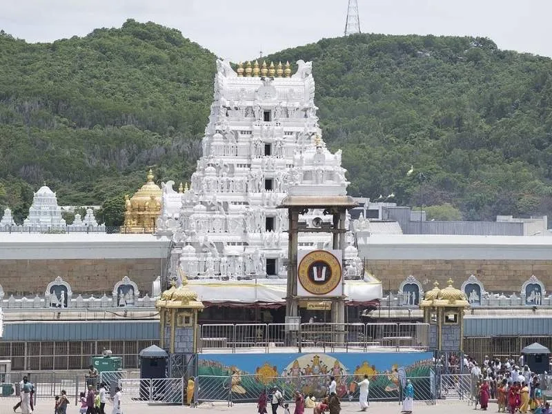 Tirumala temple queue for Srivari darshan reflecting new VIP Break Darshan timing changes in 2025