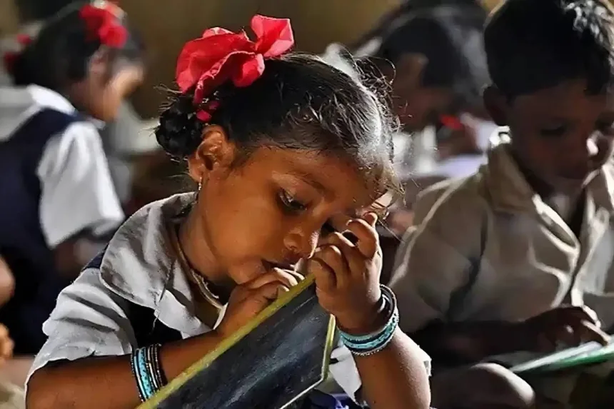 Screenshot of AP BRAGCET 2025 results portal on apbragcet.apcfss.in with Kurnool topper announcement