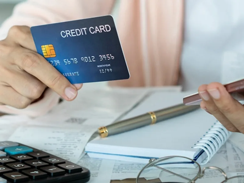Budget planning for credit card utilization under 30% for 2025 credit score health