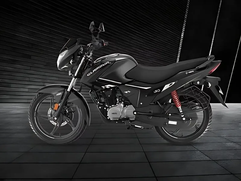 Close-up of Hero Glamour XTEC digital instrument cluster with Bluetooth navigation and fuel gauge