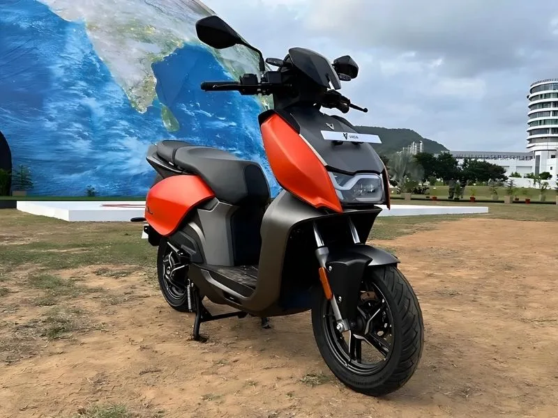 7-inch TFT touchscreen display of Hero Vida V1 2025, featuring OTA updates for modern urban riding
