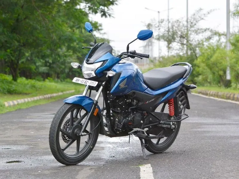 Close-up of Honda Livo full digital instrument cluster with real-time mileage indicator
