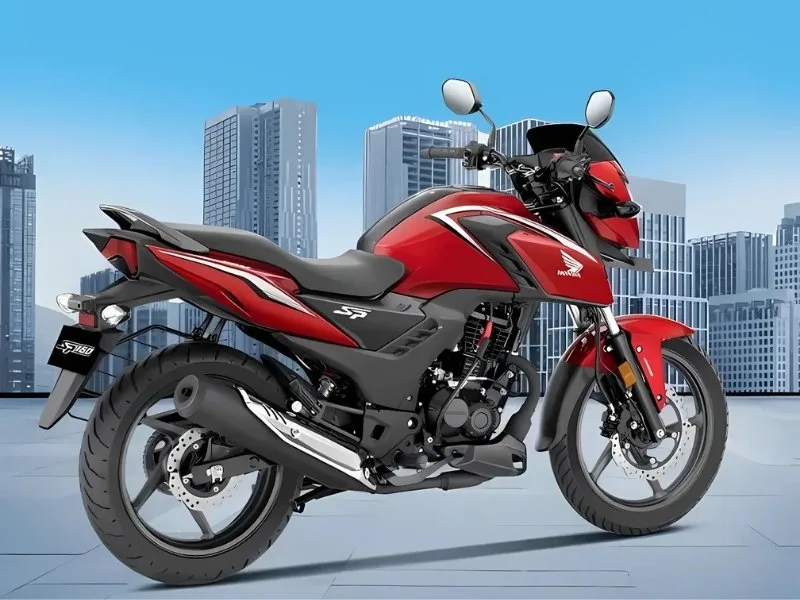 Close-up of Honda SP160 4.2-inch TFT digital instrument cluster with RoadSync connectivity