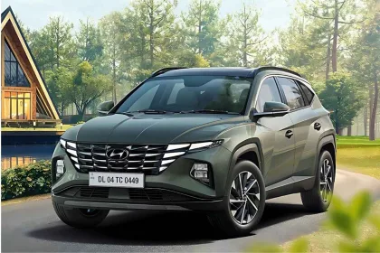 Hyundai Tucson 2025 in Starry Night parked in city with LED headlights, showcasing premium SUV design