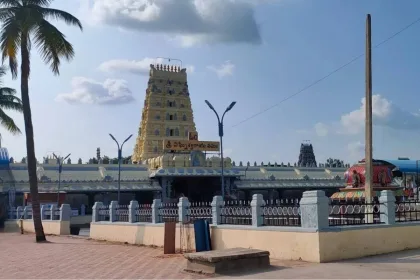 Devotees at Kanipakam Sri Varasiddhi Vinayaka Temple booking VIP darshan tickets for 2025