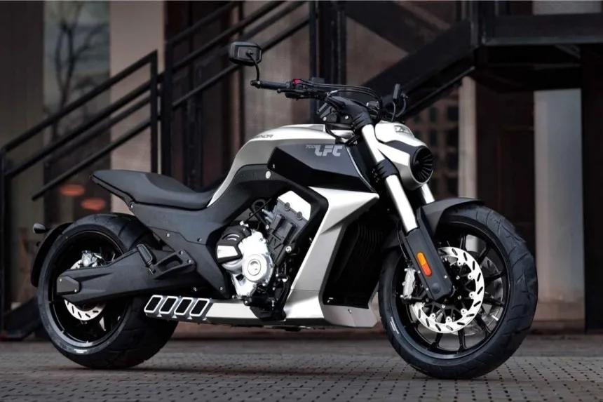 Keeway Benda LFC 700 with futuristic cruiser design