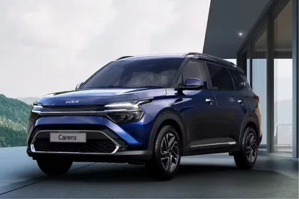 Kia Carens Clavis 2025 premium MPV with LED headlights and panoramic sunroof at a dealership