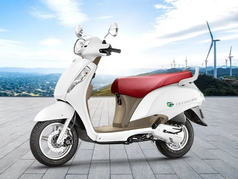 Suzuki Access 125 with 24.4-litre under-seat storage