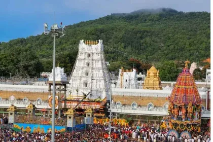 Devotees waiting in 21 compartments for Tirumala Srivari darshan