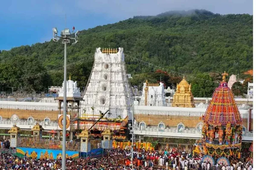 Devotees waiting in 21 compartments for Tirumala Srivari darshan