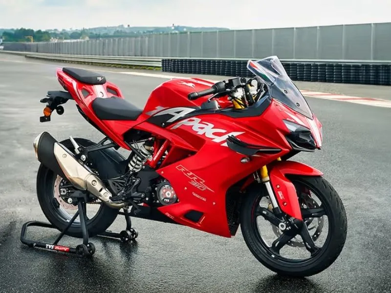 Close-up of TVS Apache RR 310 TFT digital display with Bluetooth connectivity and riding modes