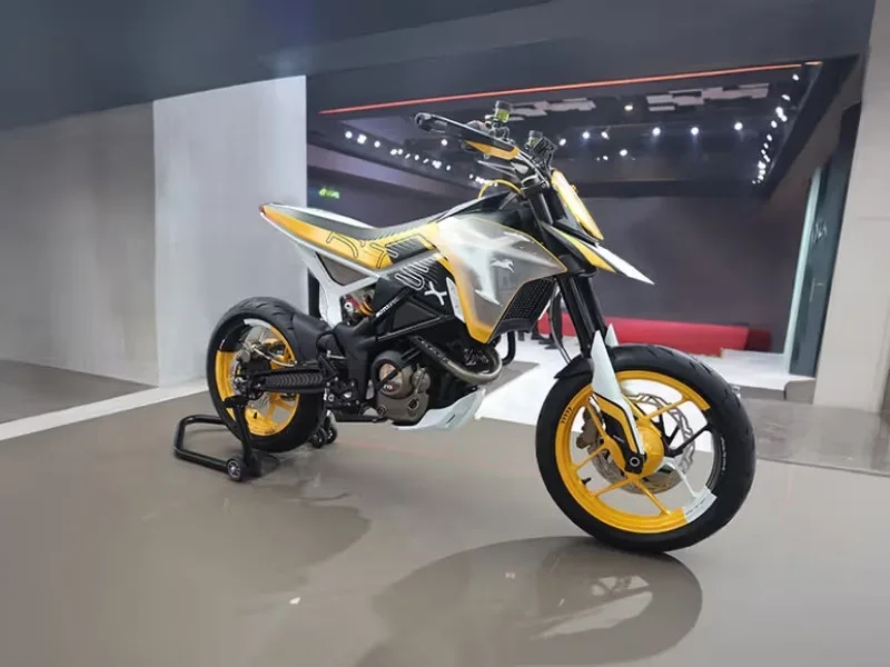TVS RTSx slim TFT display and LED headlight