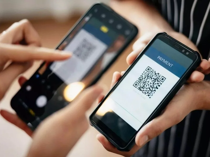 Mobile wallet app showing UPI Lite transaction interface, 2025