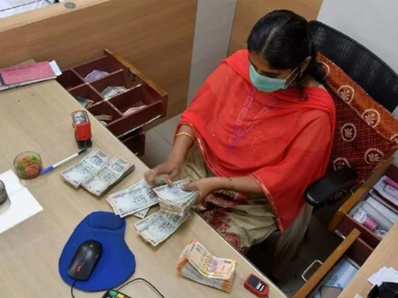 Social media post about bank free training job opportunity trending in 2025