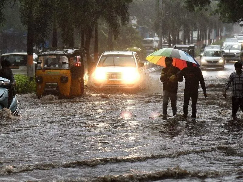 Thunderstorm clouds over Visakhapatnam signaling heavy rains in Andhra Pradesh in 2025