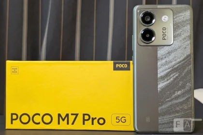 POCO M7 Pro smartphone showcasing its AMOLED display in a tech store in 2025
