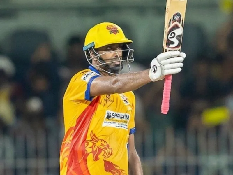 R Ashwin bowling for Trichy Grand Cholas in TNPL 2025, aiming to lead his team to victory against ITT.