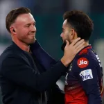 Virat Kohli looks for AB de Villiers after RCB's victory, shares emotional hug