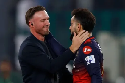 Virat Kohli looks for AB de Villiers after RCB's victory, shares emotional hug