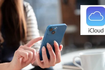 user checking Apple iCloud Mail outage status on smartphone, India 2025