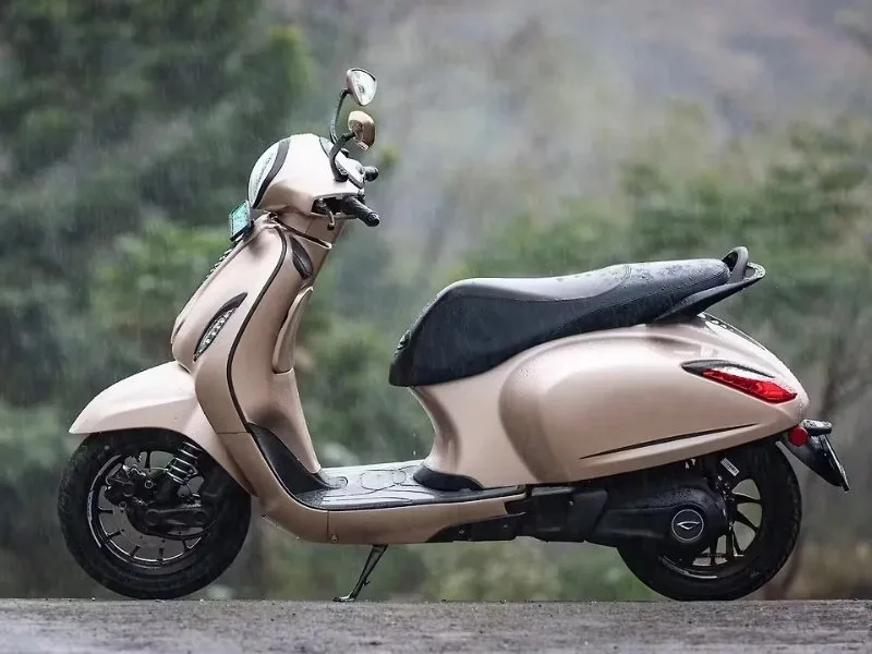 Bajaj Chetak 3001 electric scooter mutilated 2025 color LCD display with smart features