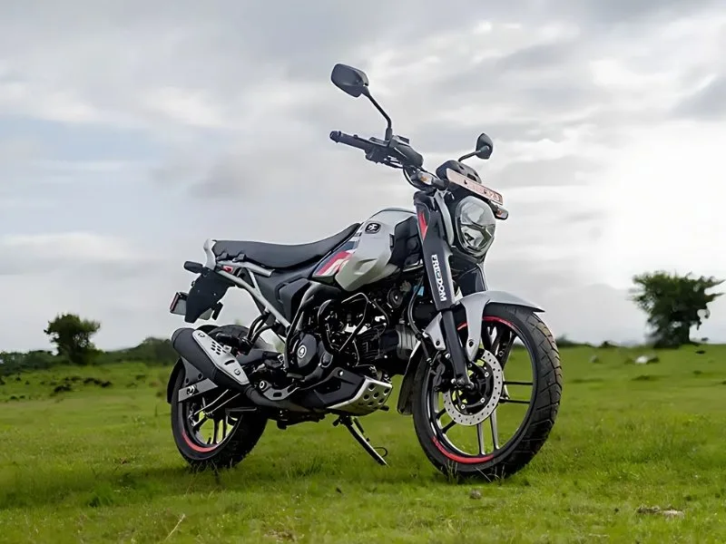 2025 Bajaj Freedom 125 CNG LCD display showcasing dual-fuel mode