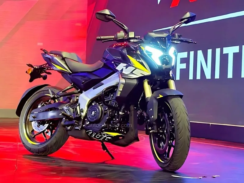 2025 Bajaj Pulsar NS400Z TFT display showcasing ride modes and quickshifter