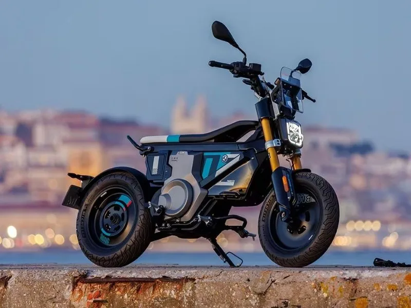 BMW CE 02 electric scooter 2025 3.2-inch TFT display with Bluetooth connectivity
