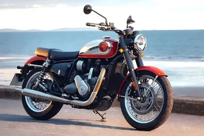 Digital speedometer of Mahindra BSA Gold Star 650 2025, displaying speed and trip meter for modern classic riding