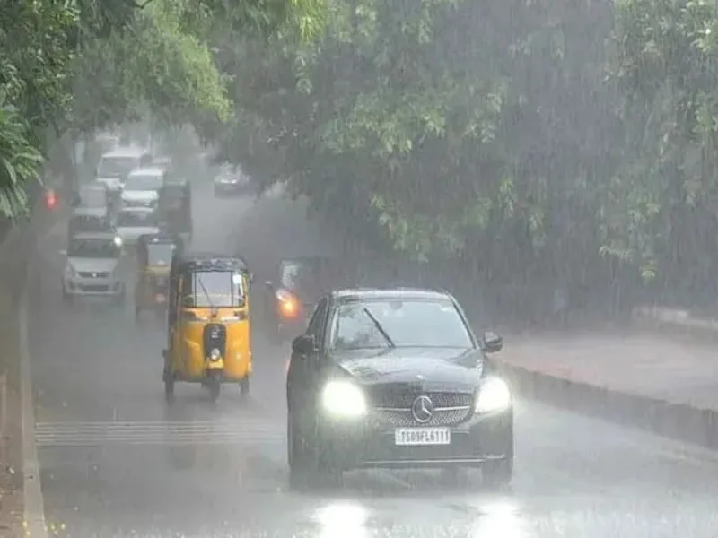 Coastal Andhra experiencing rainfall under IMD’s 2025 weather update for Telugu states.