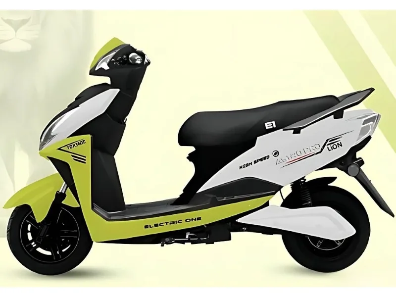 Digital instrument cluster of Dynamo Electric Scooter 2025, enhancing budget-friendly commuting experience