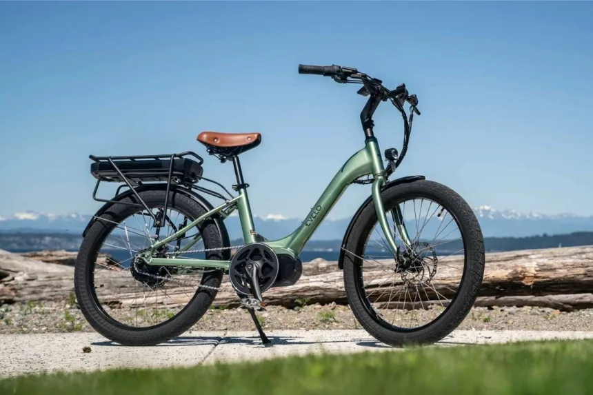 Evelo electric bike 2025 with step-through frame on Andhra Pradesh street