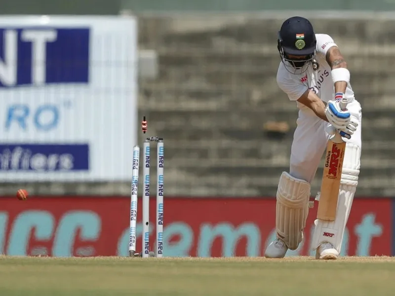 James Anderson bowling to Virat Kohli, exploiting his off-stump weakness during the 2014 England Test series.