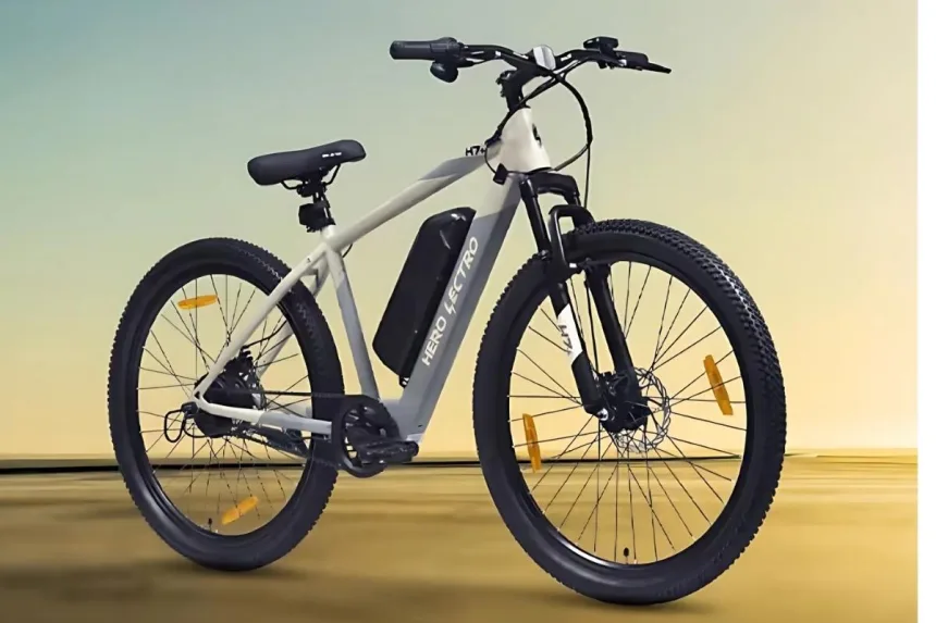 Hero Lectro H7 electric bike 2025 in black color on Andhra Pradesh street