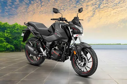 Hero Splendor Plus XTEC 2025 in Black, showcasing classic commuter design with 80 kmpl claimed mileage for Indian riders
