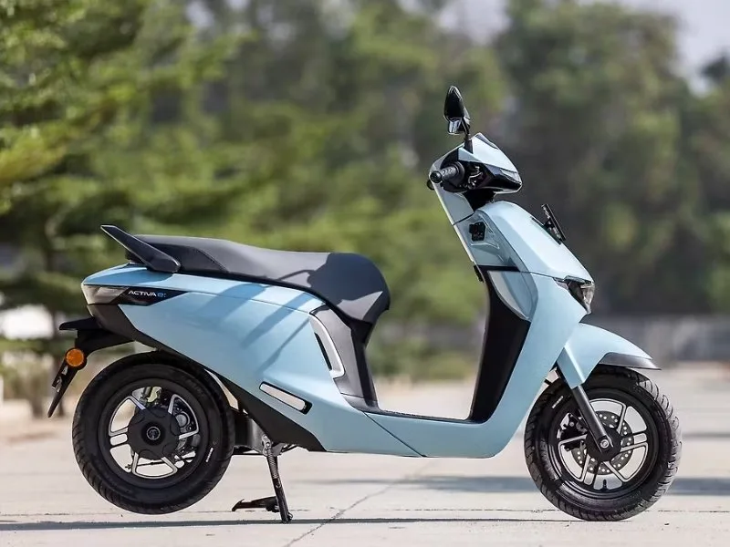 Honda Activa e 2025 battery swap station with swappable battery feature