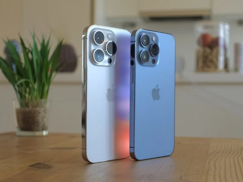 iPhone 16 Pro Max triple camera system, showcasing 48MP fusion lens, offered at Rs 1,10,075 on Flipkart in 2025.