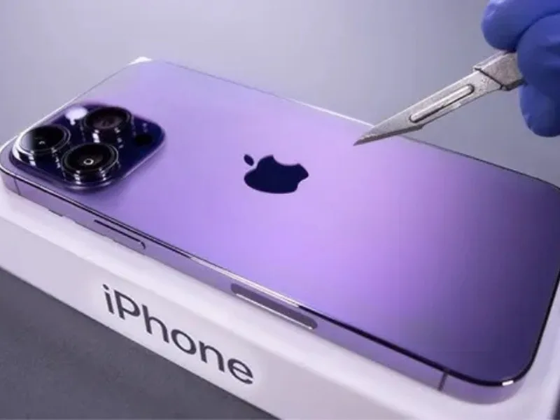 Social media post about iPhone 17 new colors leak trending in 2025