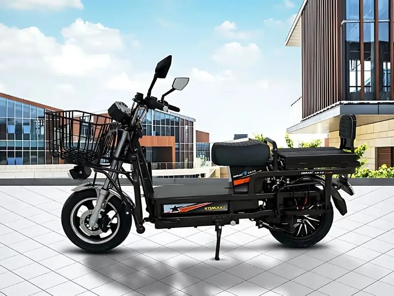 Komaki XGT CAT 2.0 electric cargo bike 2025 digital display with modern features