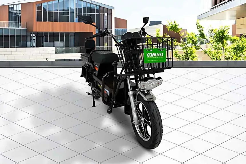 Komaki XGT CAT 2.0 electric cargo bike 2025 in black color on Andhra Pradesh street